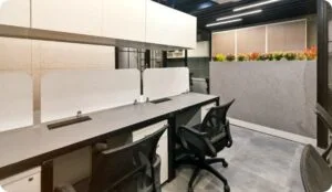 CMA 시험 장소 완벽 가이드: 시험 센터 선택부터 예약 꿀팁까지 7 desks, chairs and partitions on the desks